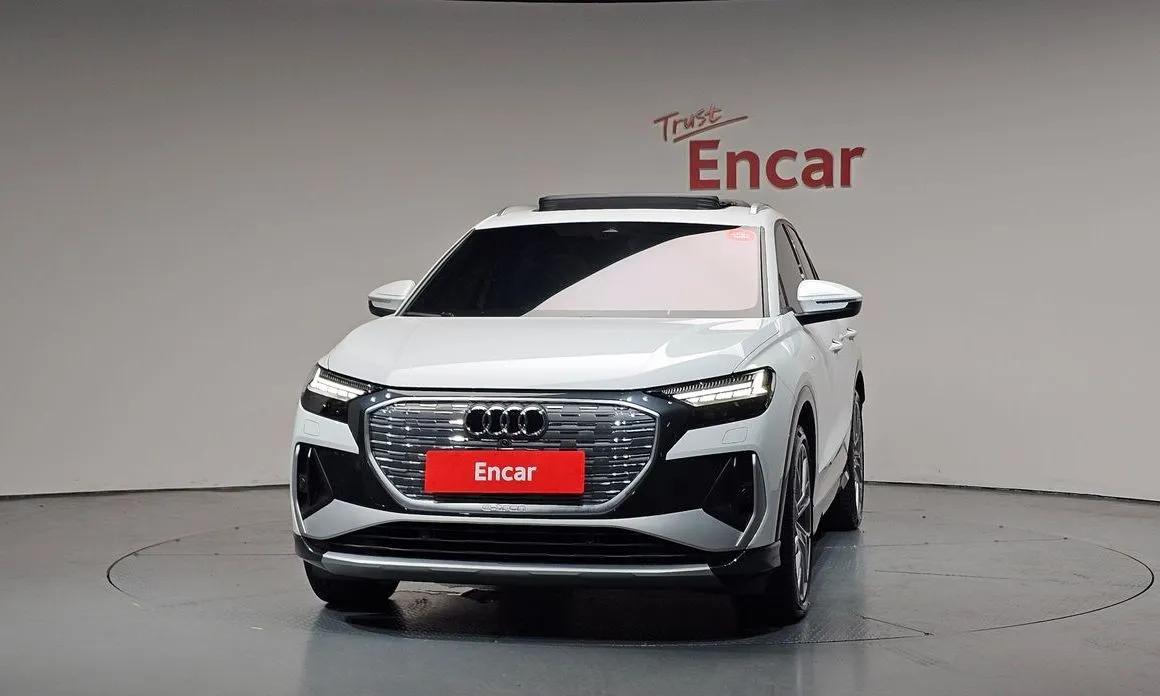 Audi Q4 e-tron — фото 2