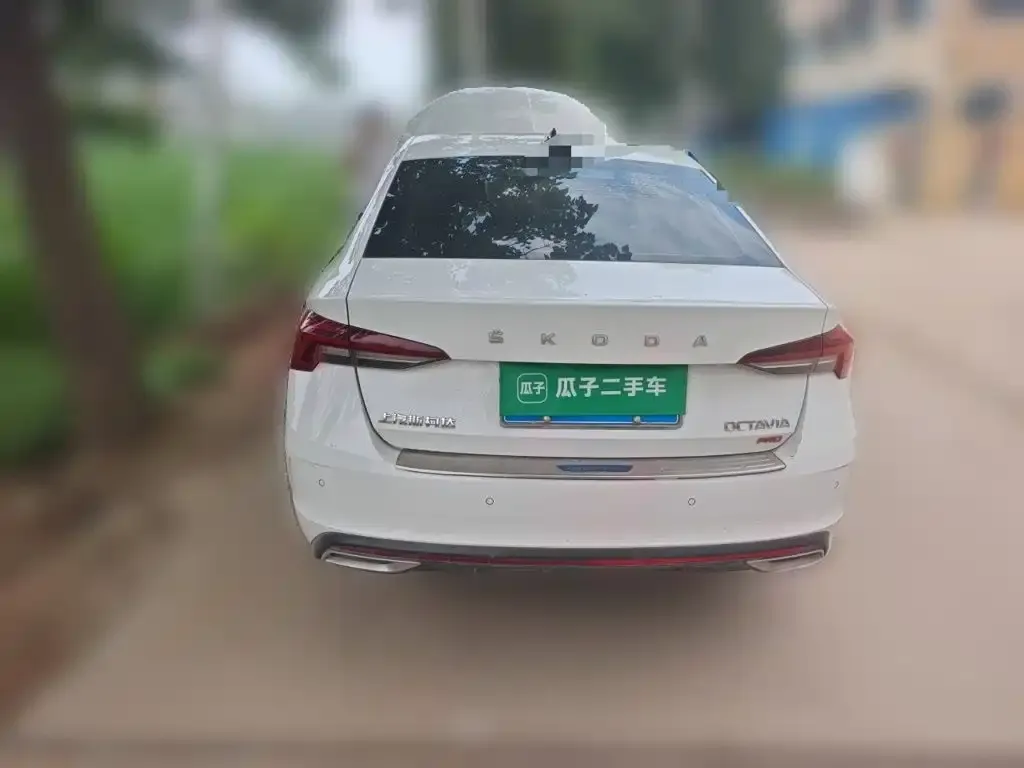 Skoda Octavia — фото 2