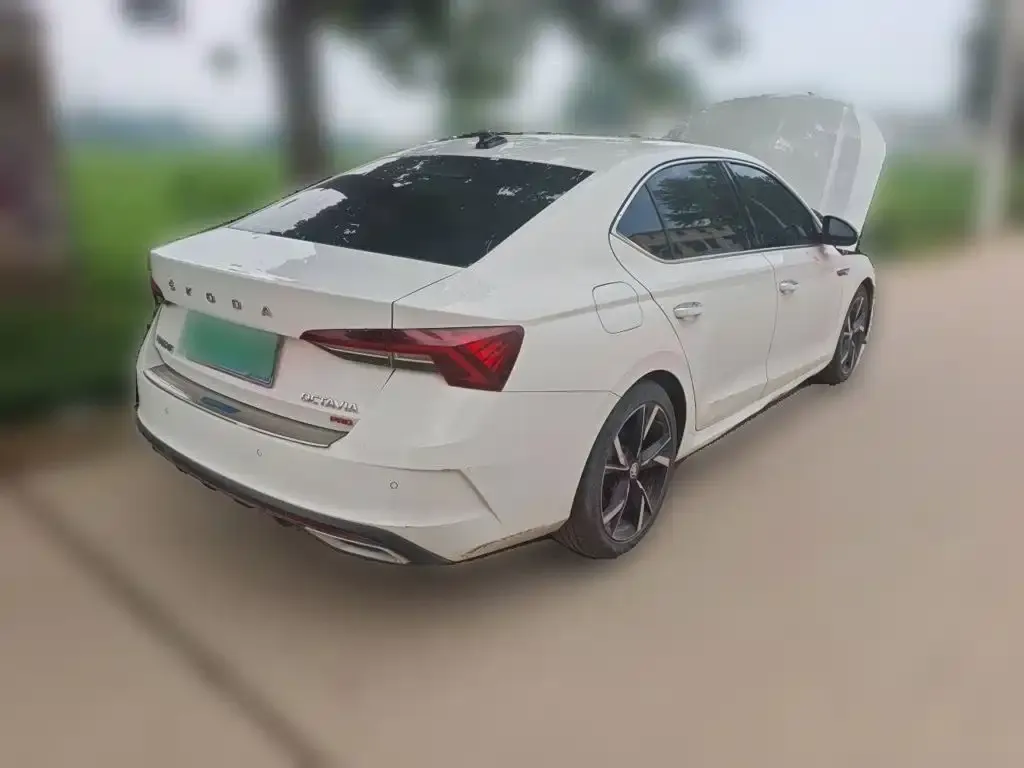 Skoda Octavia — фото 4