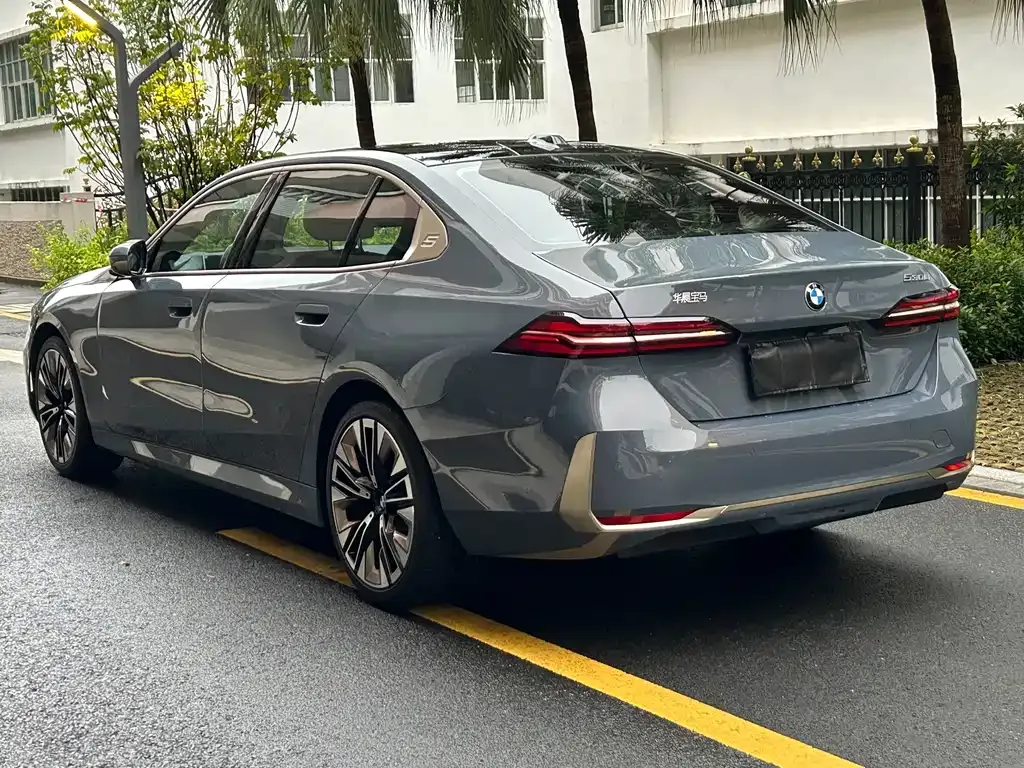 BMW 5 Series — фото 10