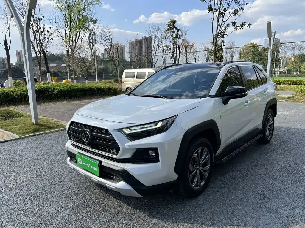 Toyota RAV4 — фото 1
