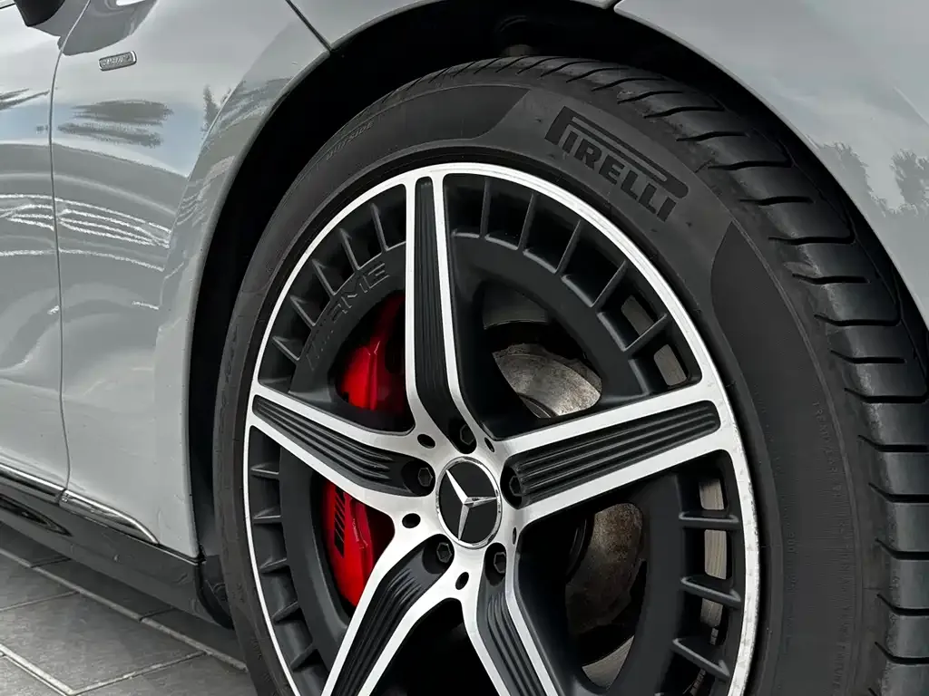 Mercedes-Benz EQE AMG — фото 3