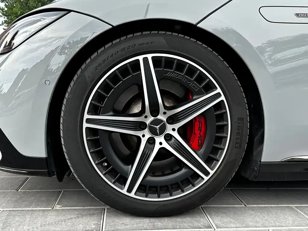 Mercedes-Benz EQE AMG — фото 6