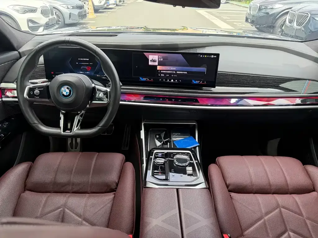 BMW i7 — фото 9