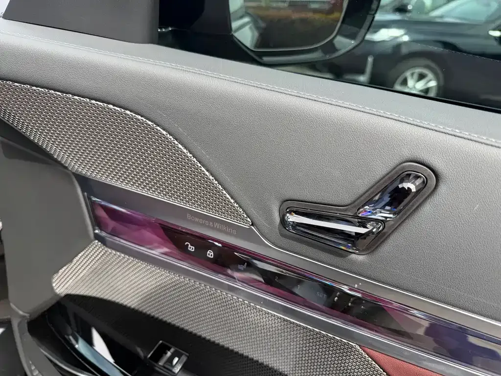 BMW i7 — фото 10