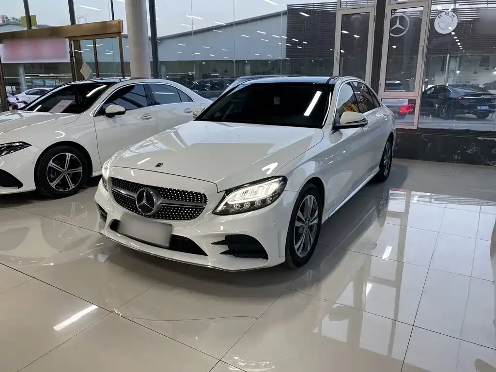 Mercedes-Benz C-Class — фото 1