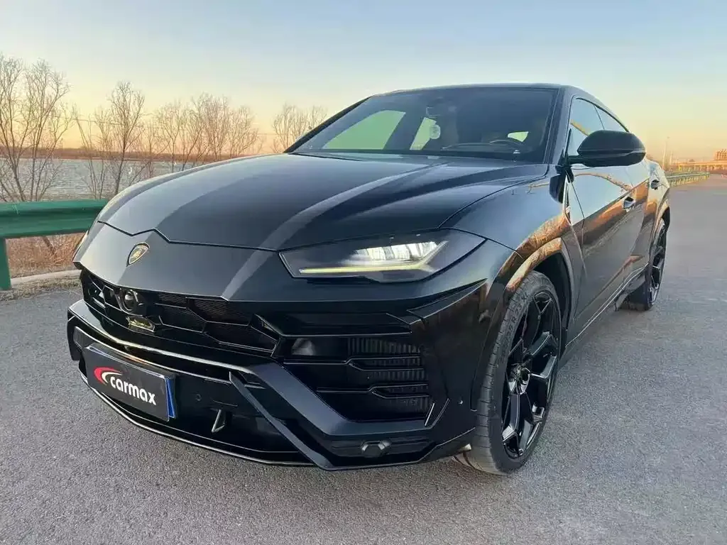 Lamborghini Urus — фото 1