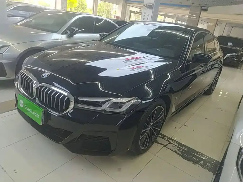 BMW 5 Series — фото 1