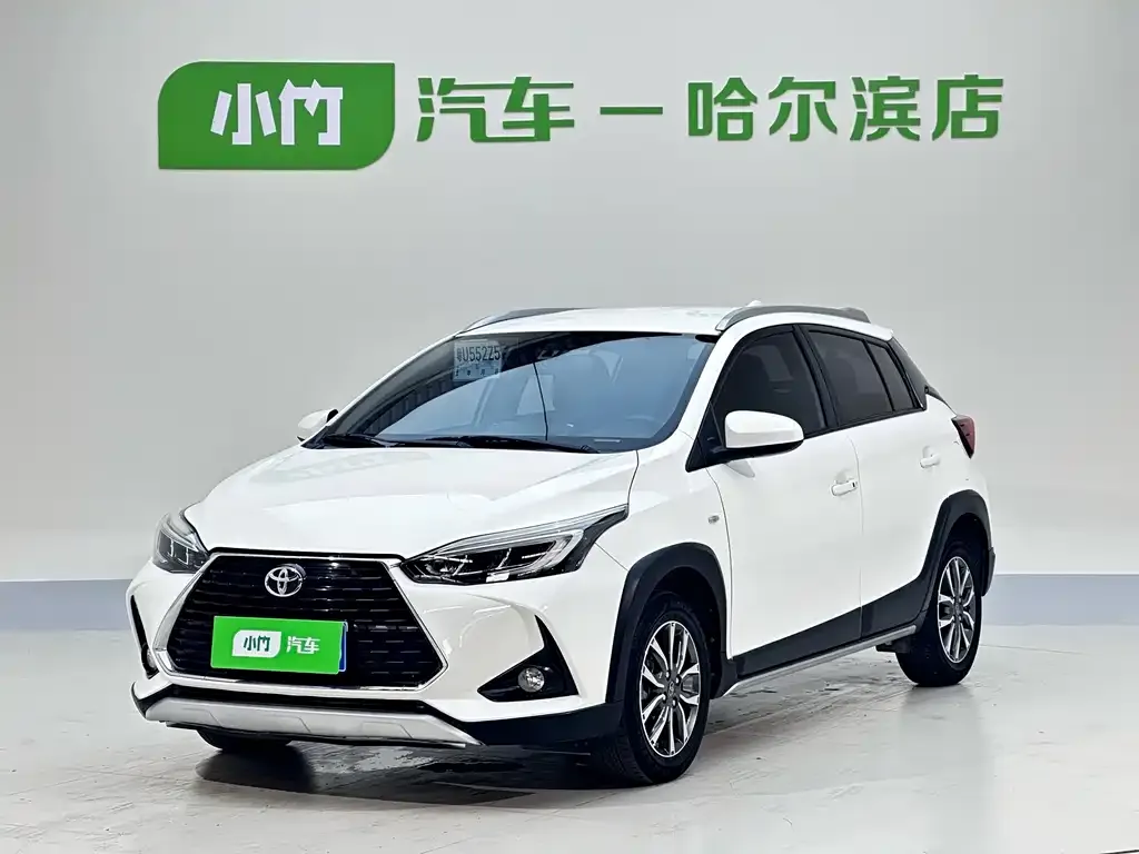 Toyota Yaris L — фото 1