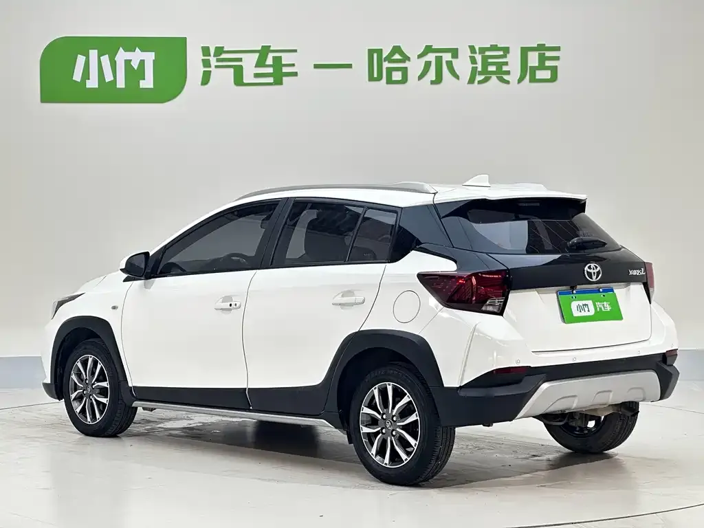 Toyota Yaris L — фото 7