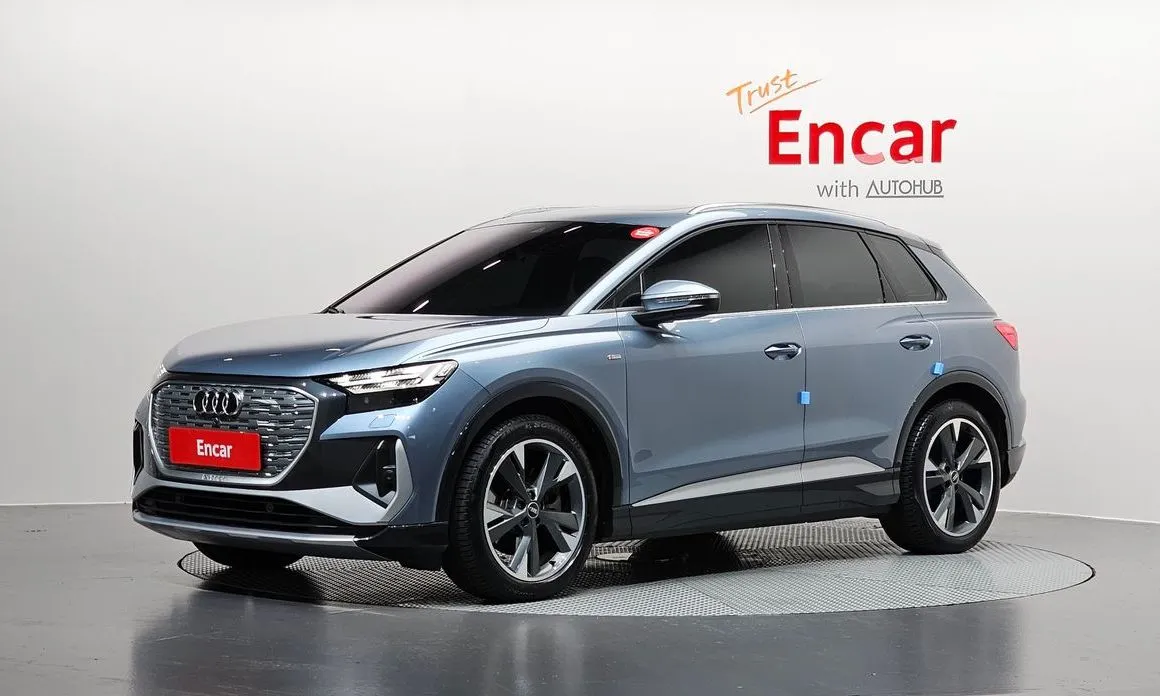 Audi Q4 e-tron — фото 1