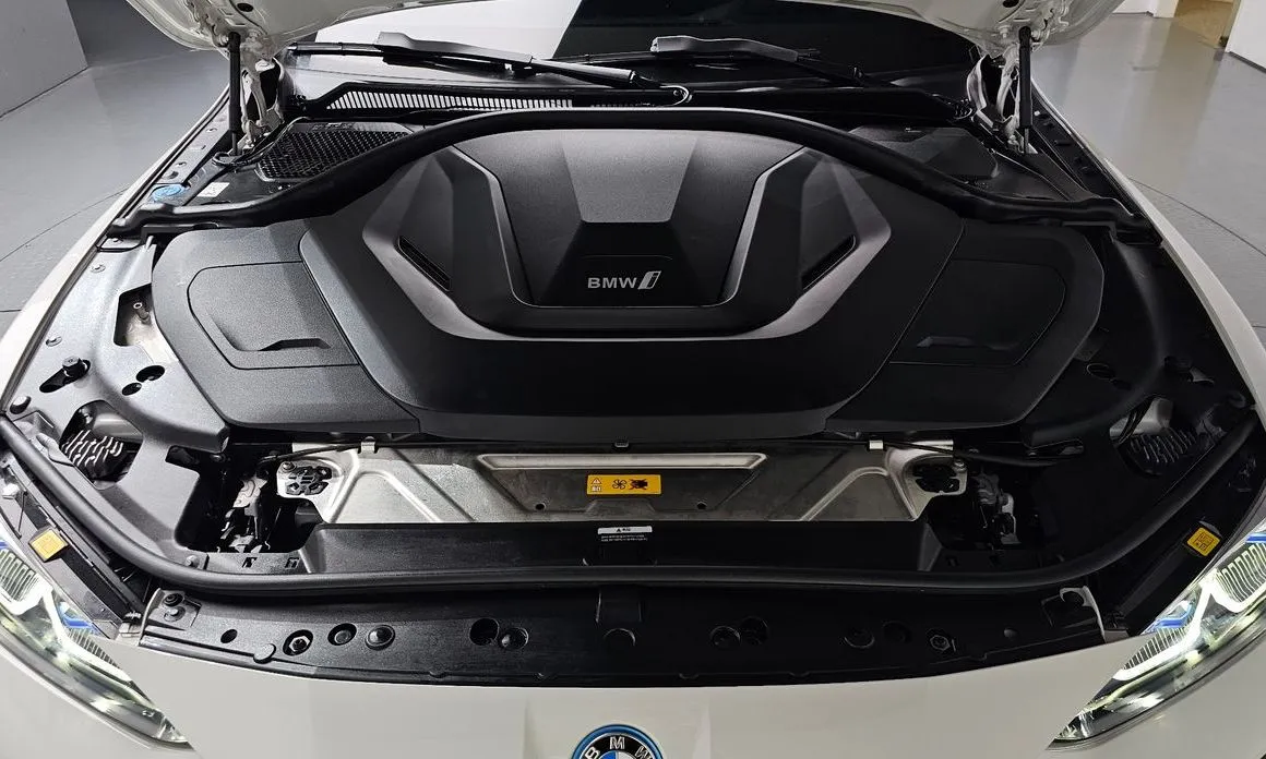 BMW i4 — фото 10
