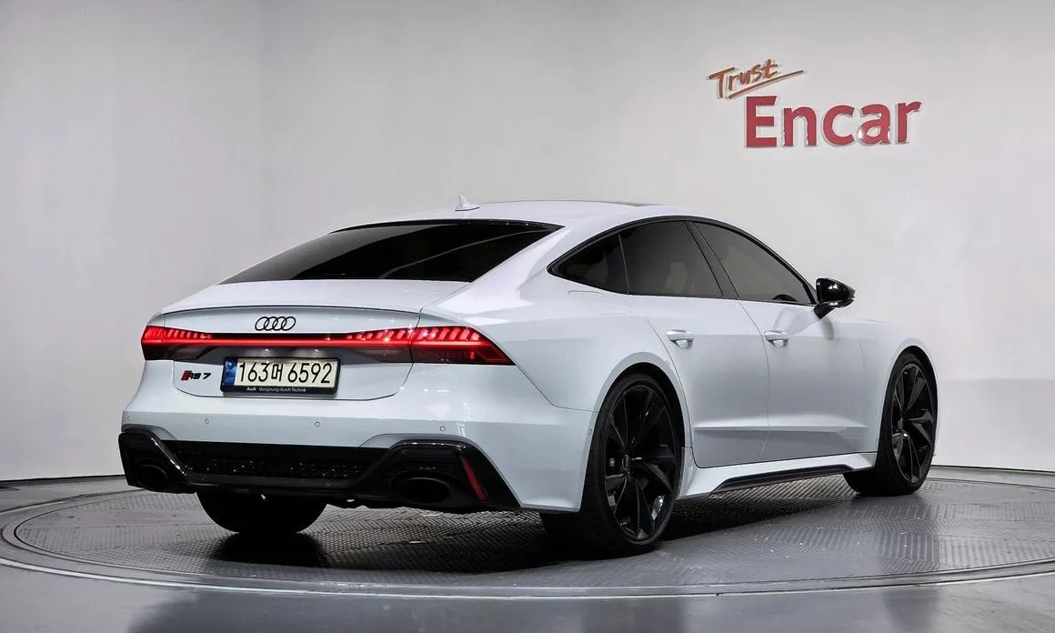 Audi RS7 — фото 7