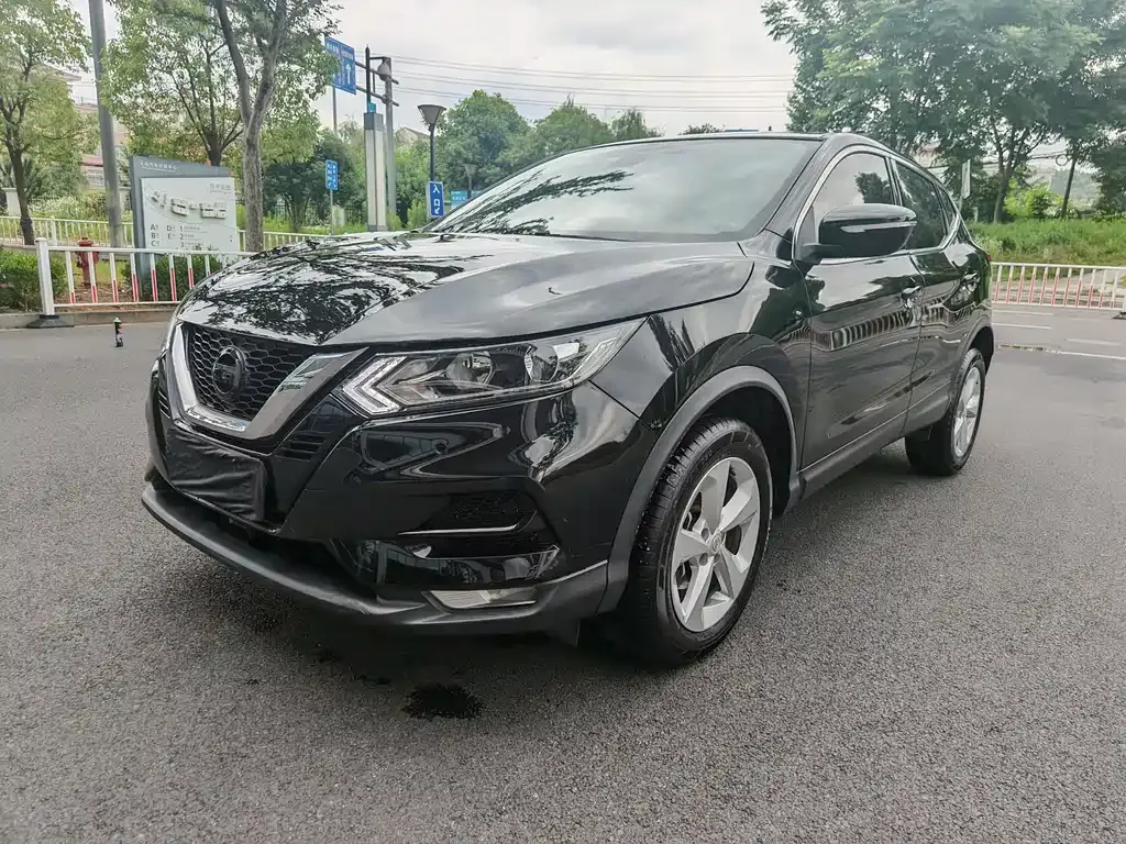 Nissan Qashqai — фото 1