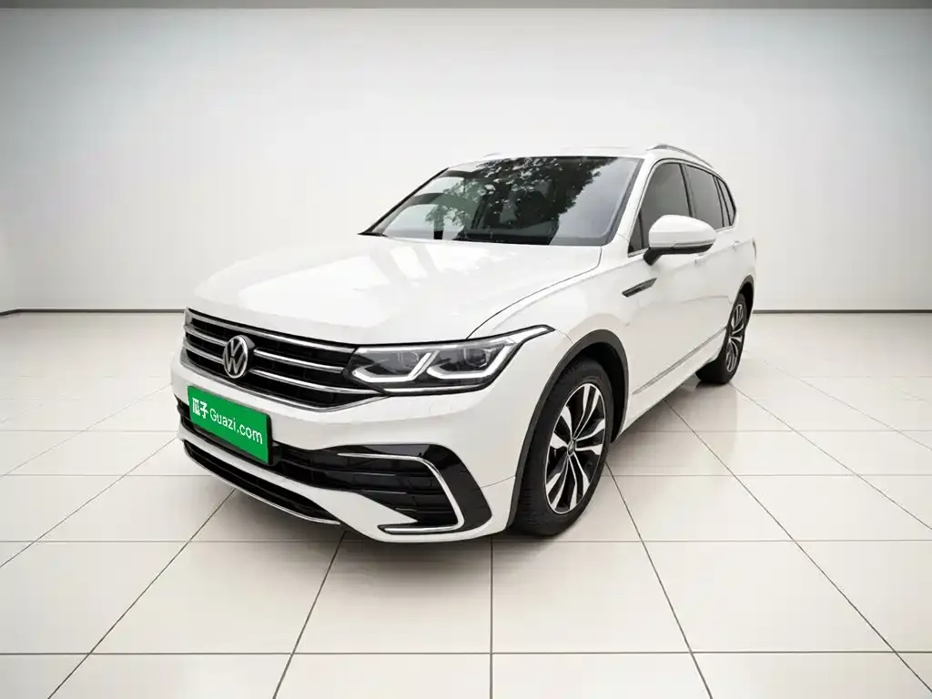 Volkswagen Tiguan L — фото 1