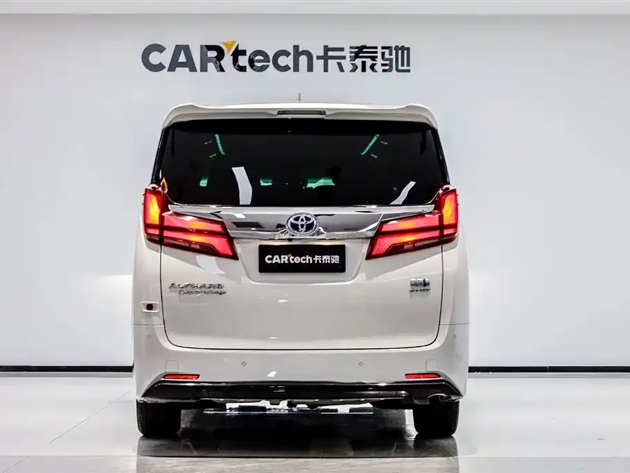 Toyota Alphard — фото 3