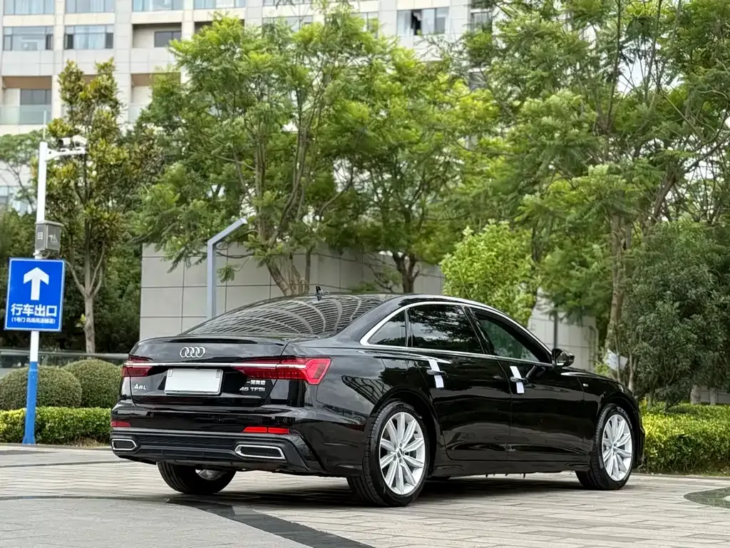 Audi A6L — фото 8