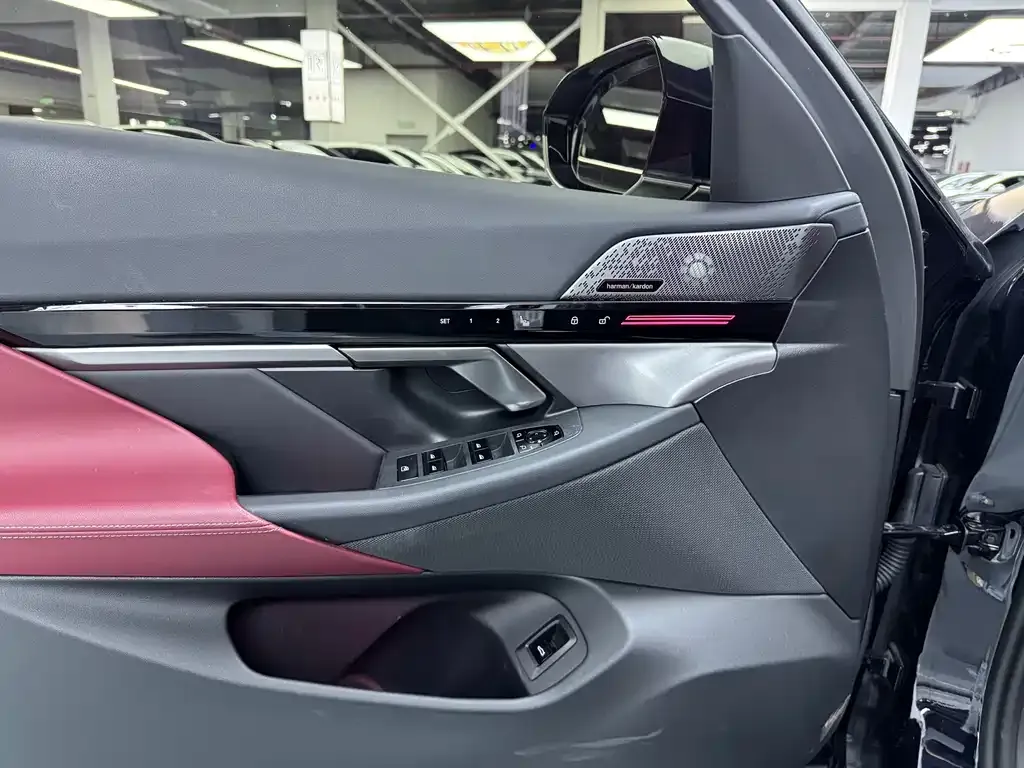 BMW 5 Series — фото 7