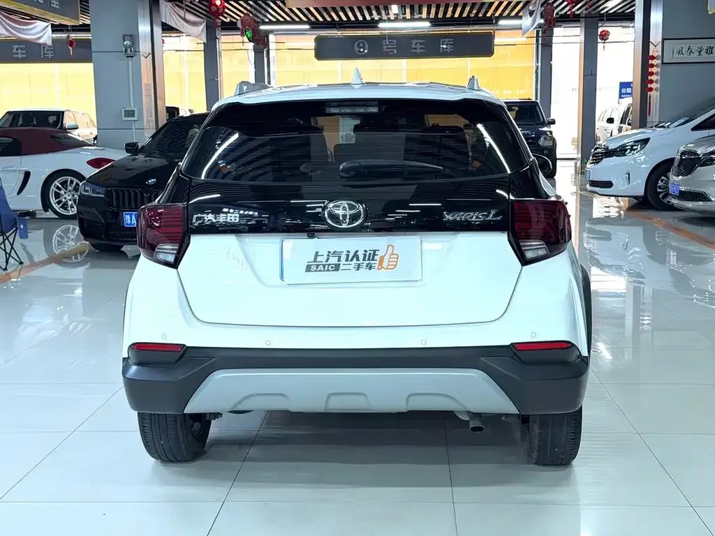 Toyota Yaris L — фото 8