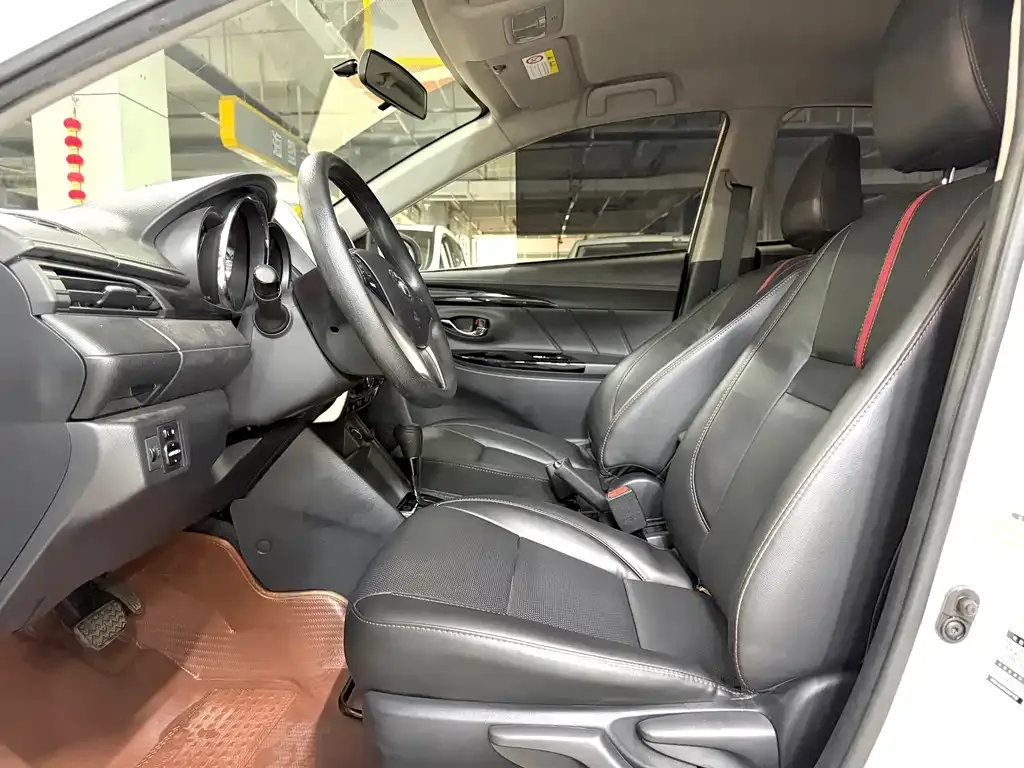 Toyota Yaris L — фото 3