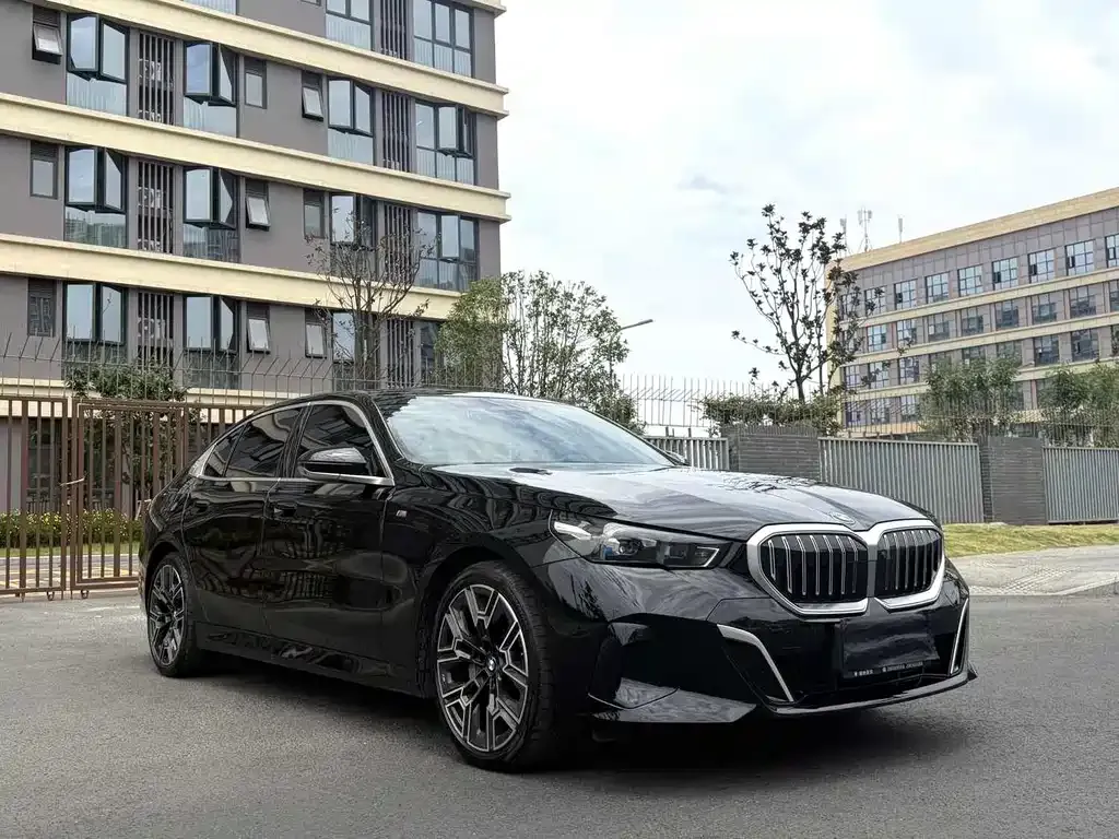 BMW 5 Series — фото 9