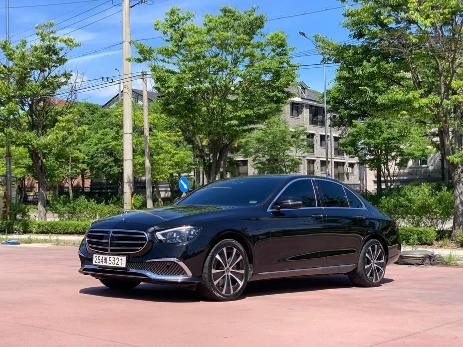 Mercedes-Benz E-Class — фото 1