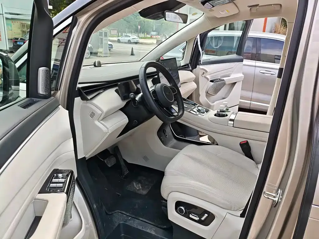 Geely Galaxy V900 — фото 3