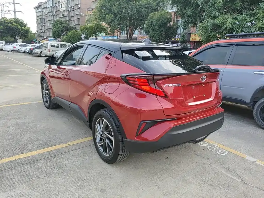 Toyota C-HR — фото 9