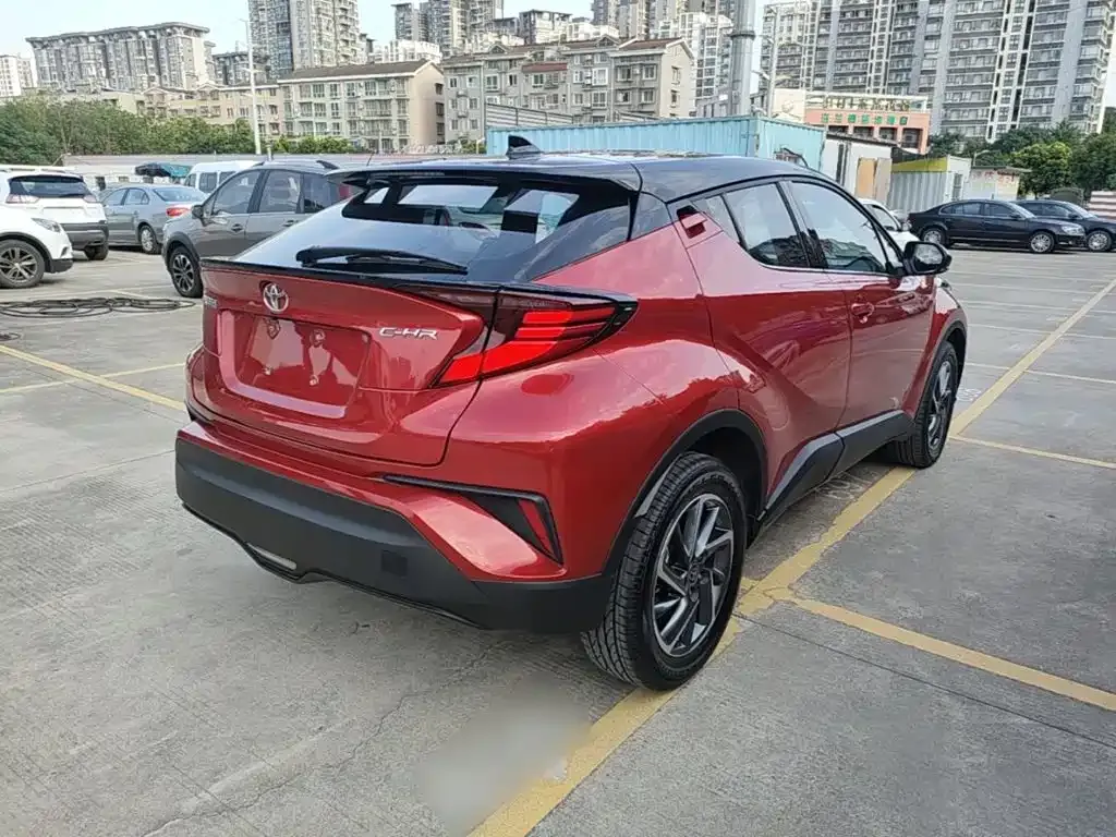 Toyota C-HR — фото 10