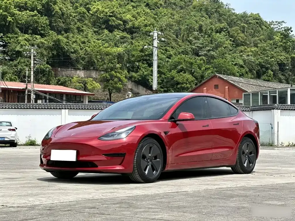 Tesla Model 3 — фото 10