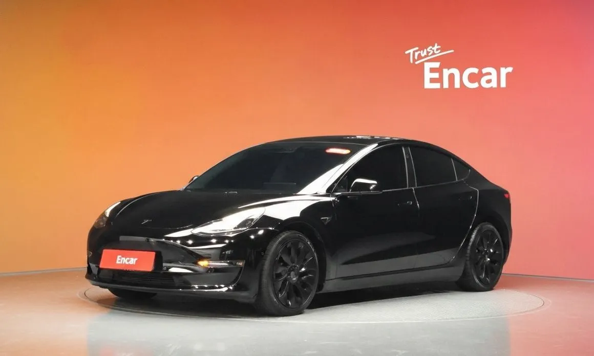 Tesla Model 3 — фото 1