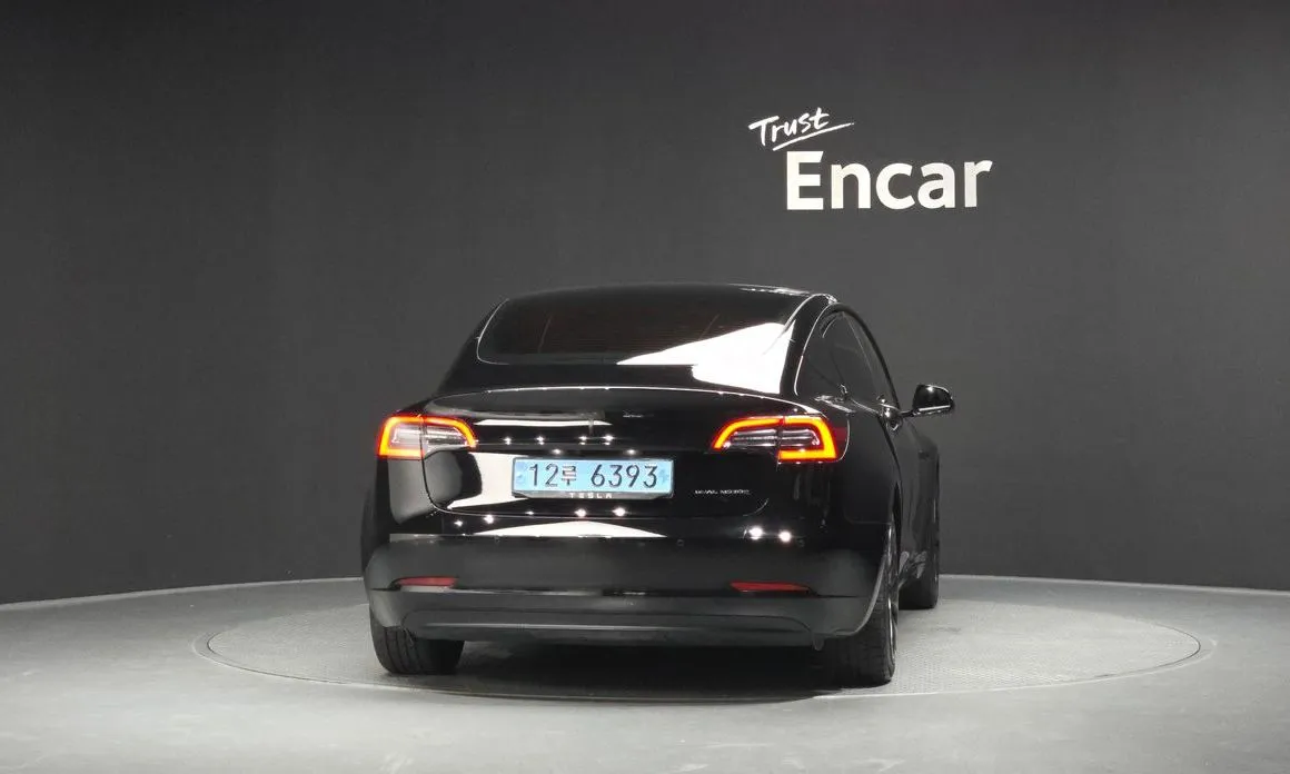 Tesla Model 3 — фото 2