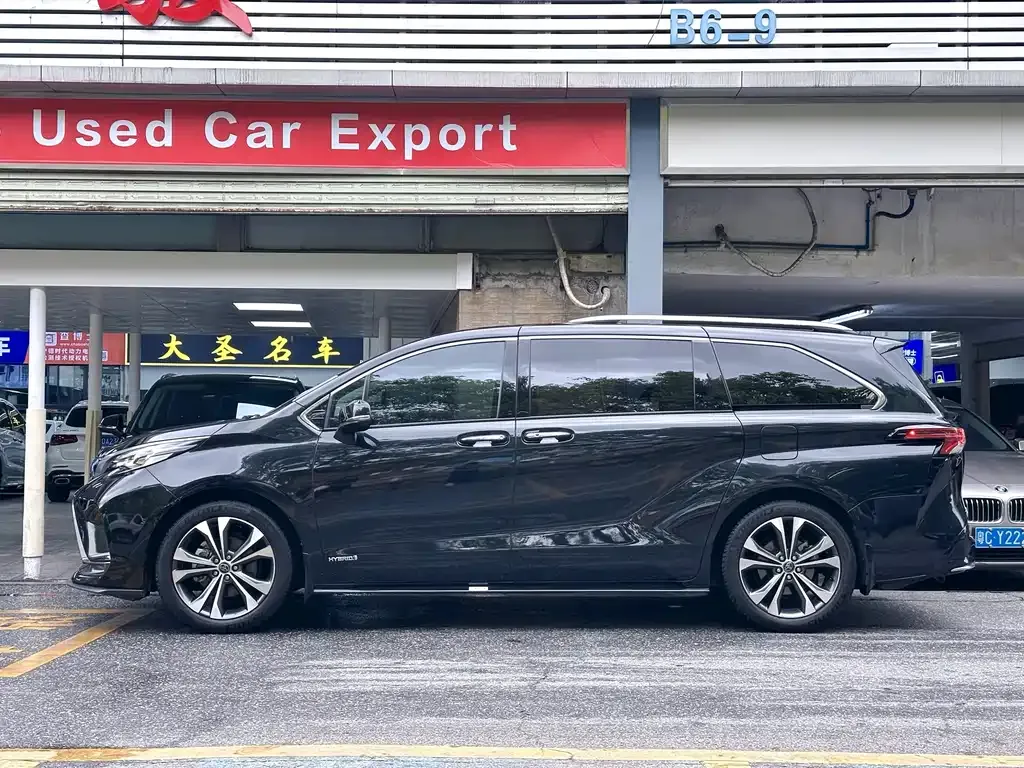 Toyota Granvia — фото 6