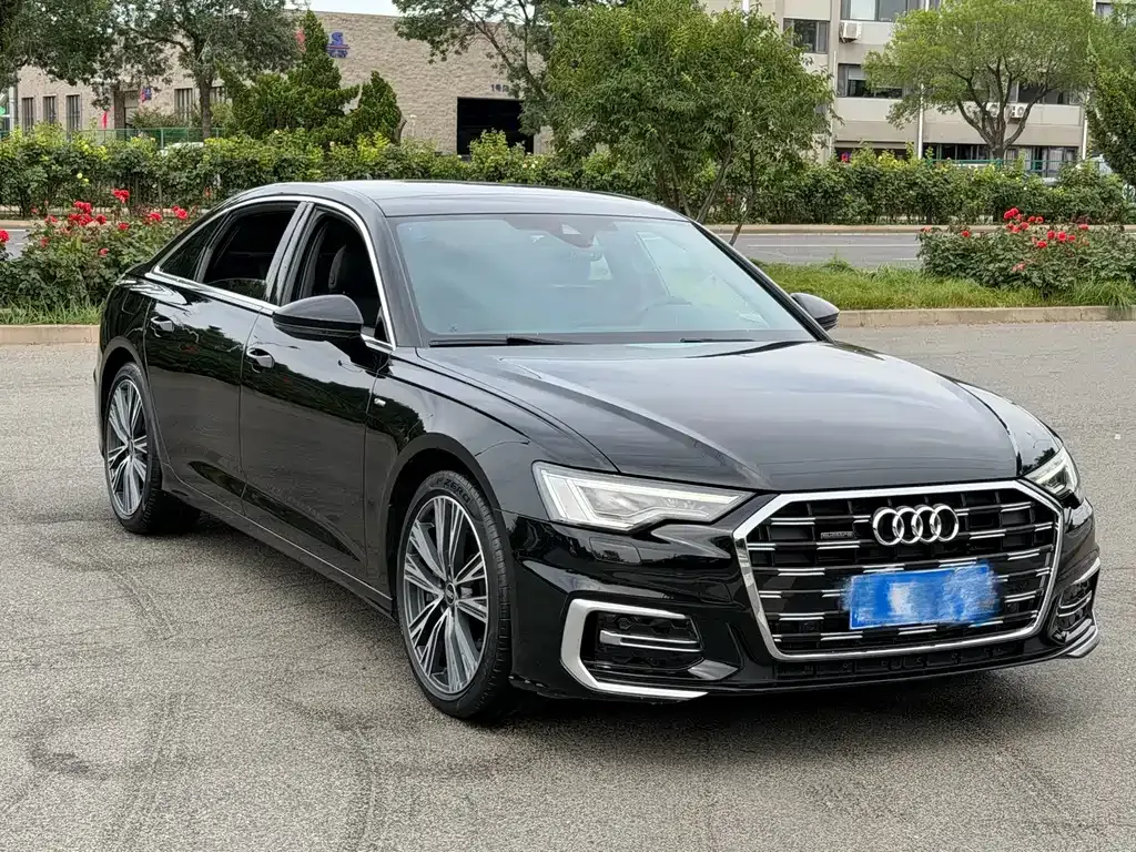Audi A6L — фото 1