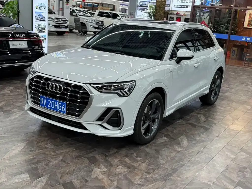 Audi Q3 — фото 1