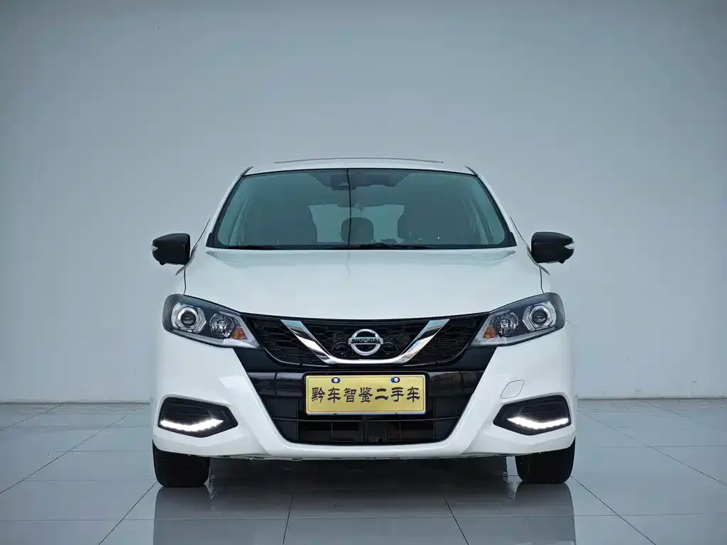 Nissan Tiida — фото 3
