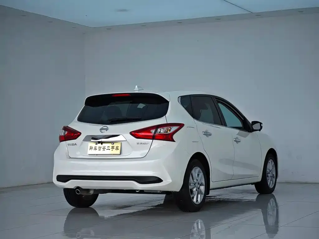 Nissan Tiida — фото 7
