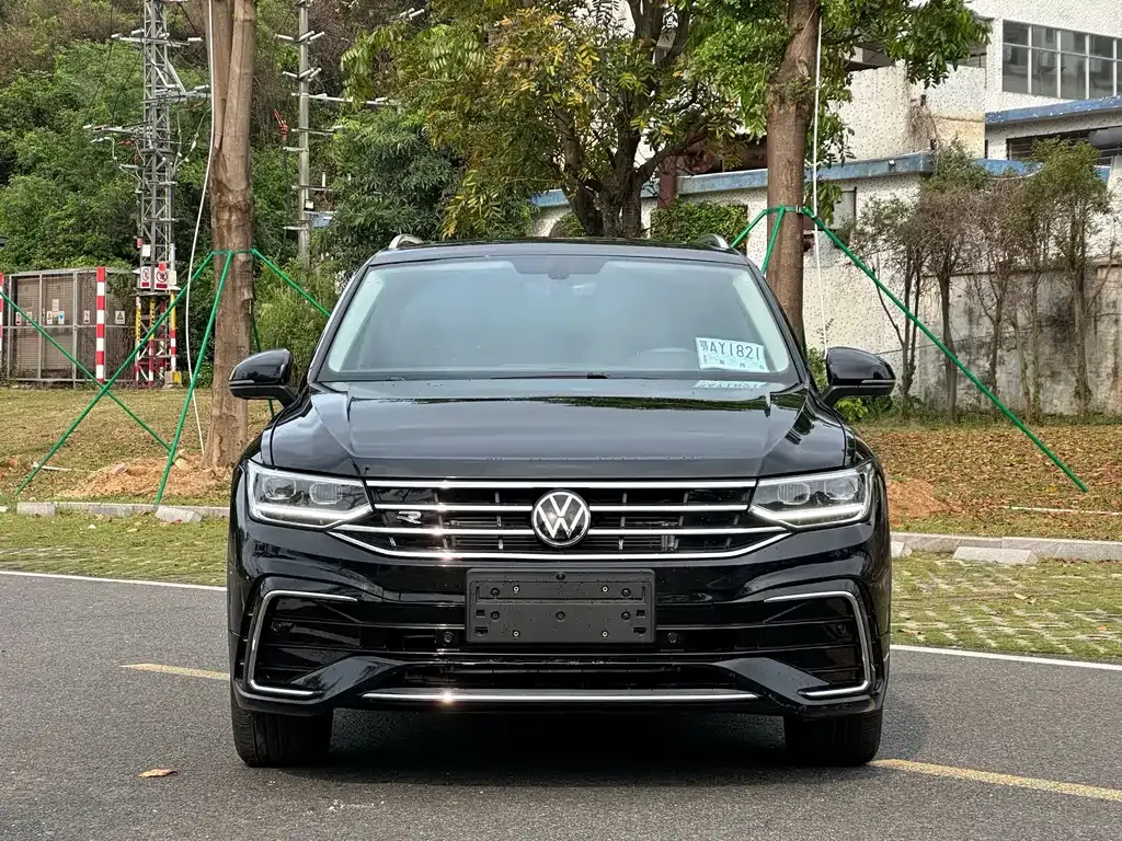 Volkswagen Tiguan L — фото 6