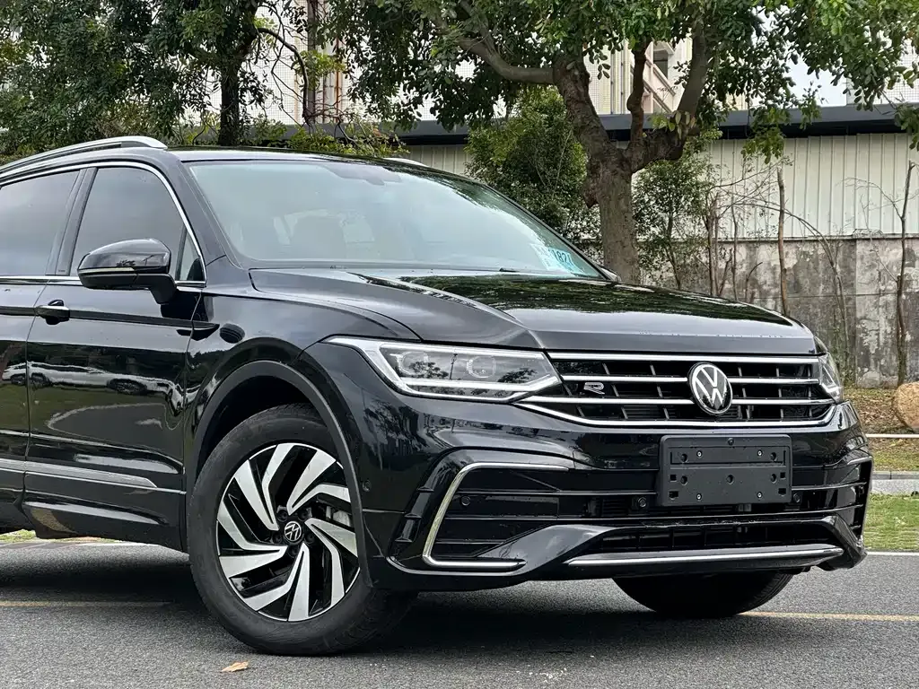 Volkswagen Tiguan L — фото 5