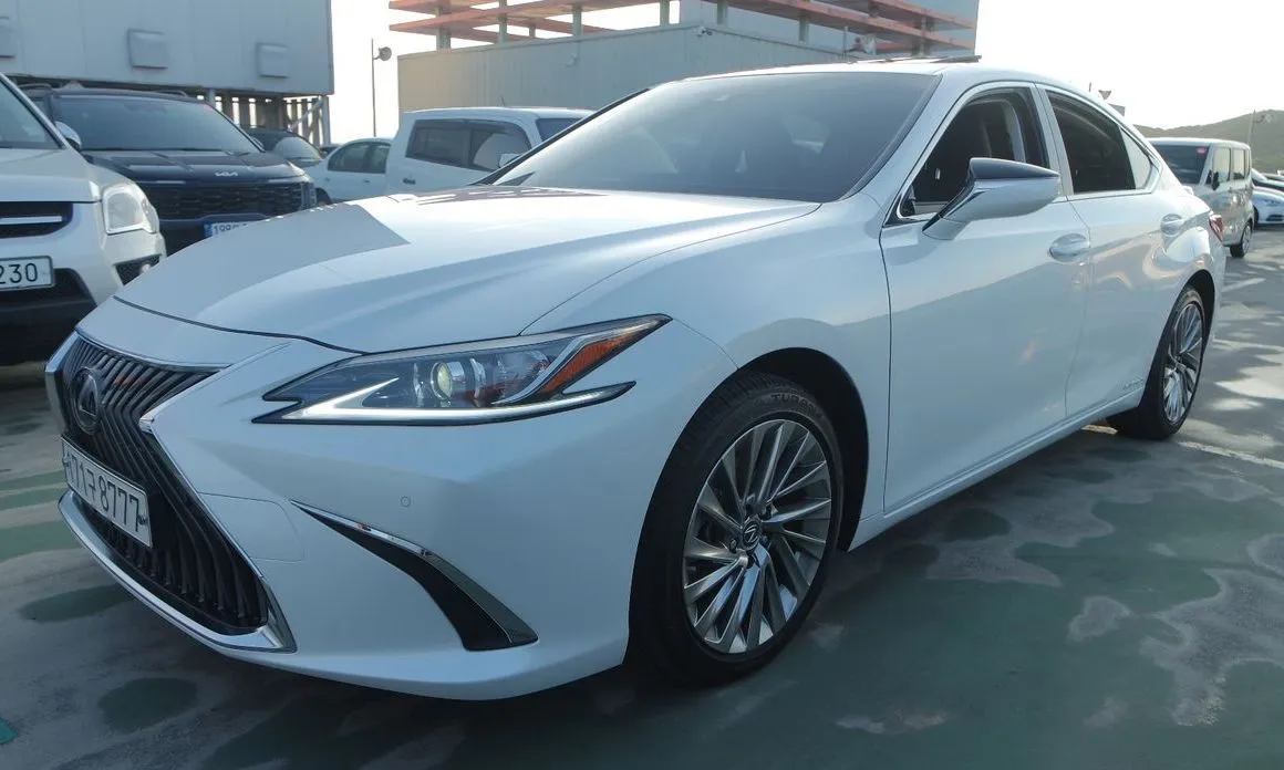 Lexus ES — фото 1