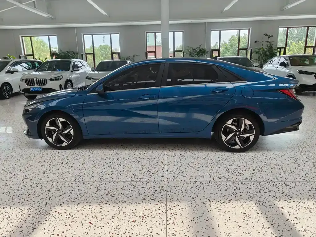 Hyundai Elantra — фото 9