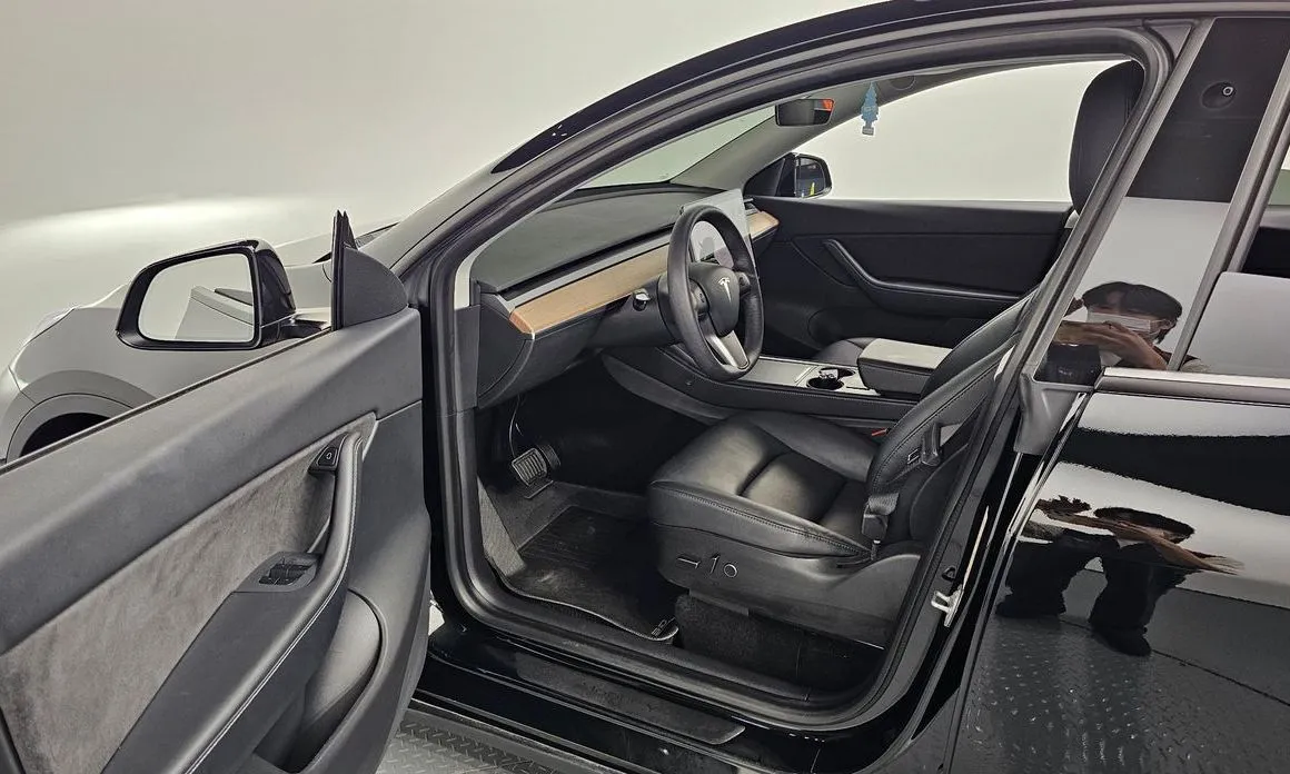 Tesla Model Y — фото 10