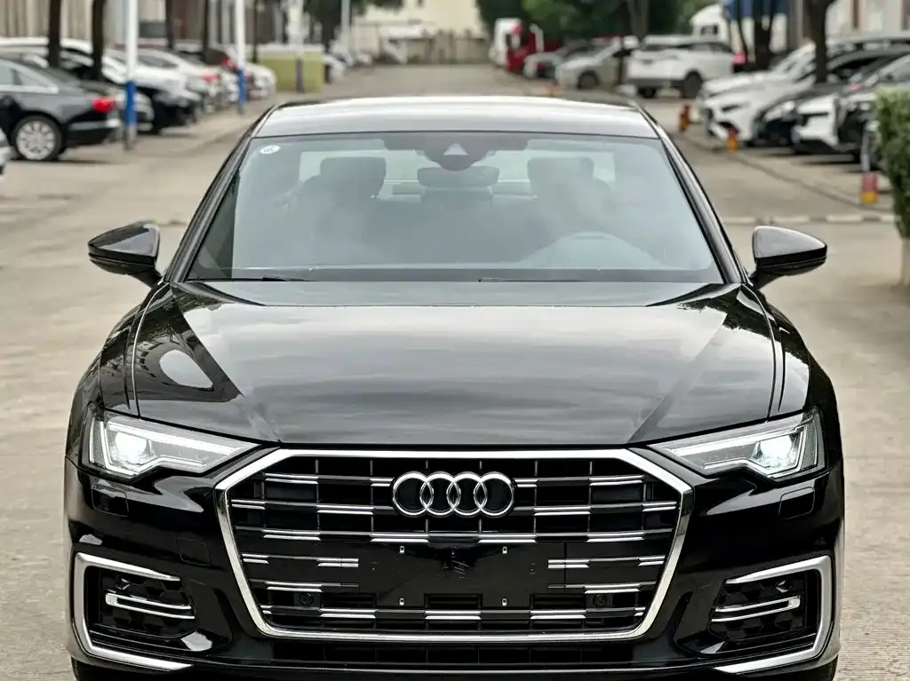Audi A6L — фото 1