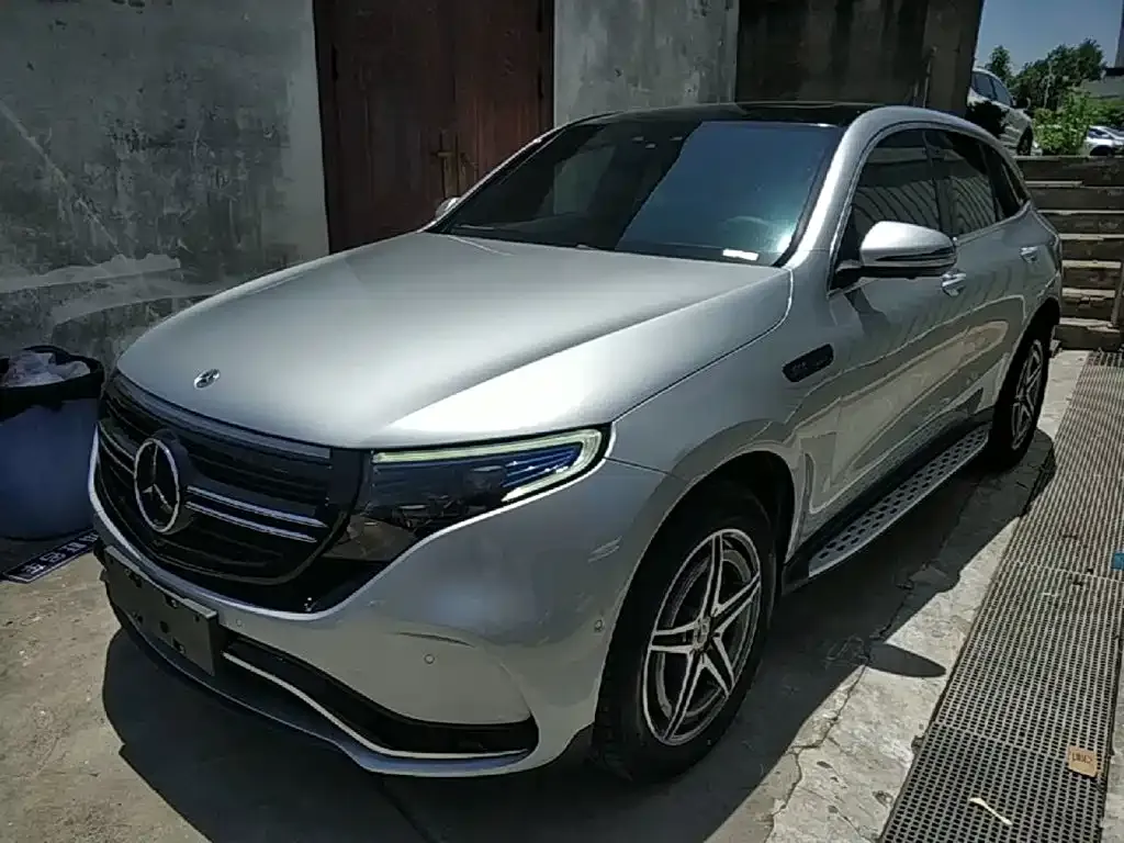 Mercedes-Benz EQC — фото 1