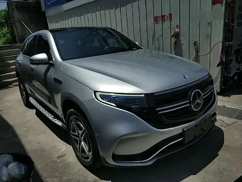 Mercedes-Benz EQC — фото 7