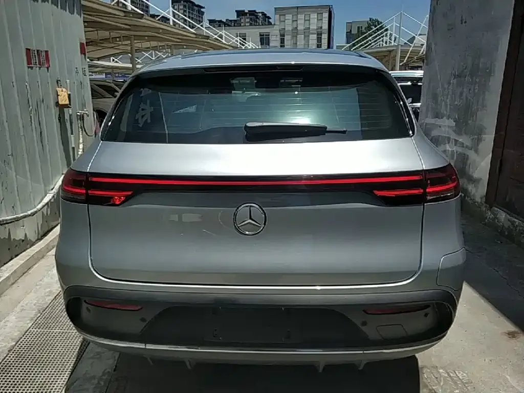 Mercedes-Benz EQC — фото 9