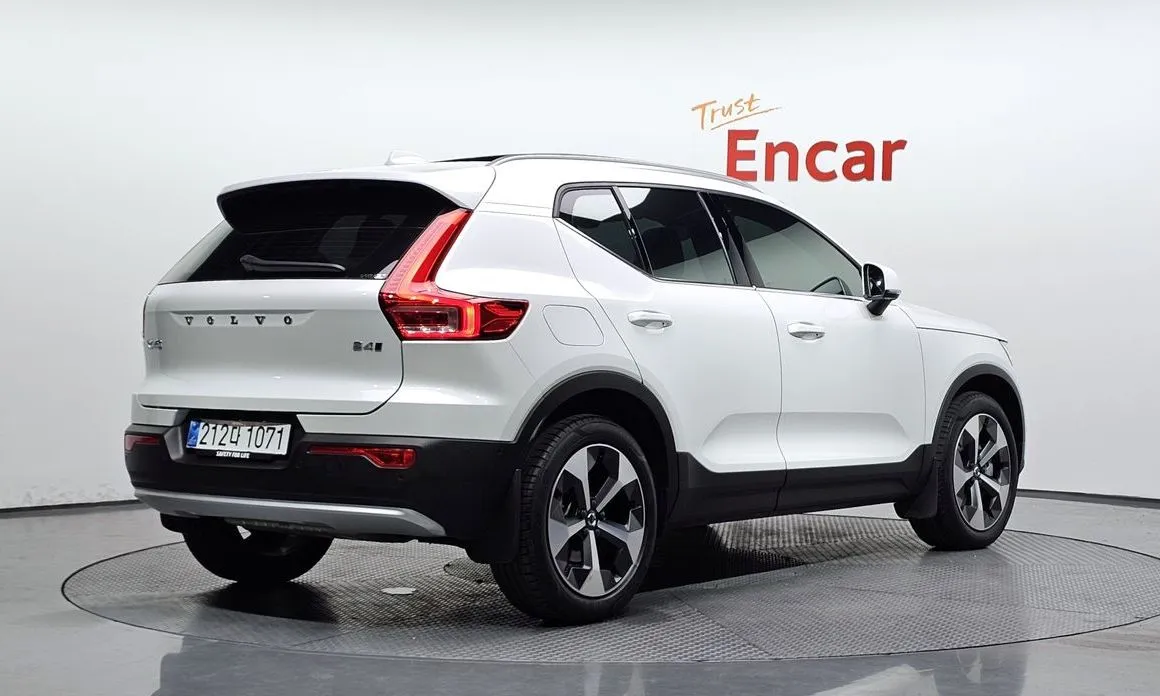 Volvo XC40 — фото 6