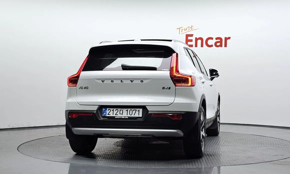 Volvo XC40 — фото 3