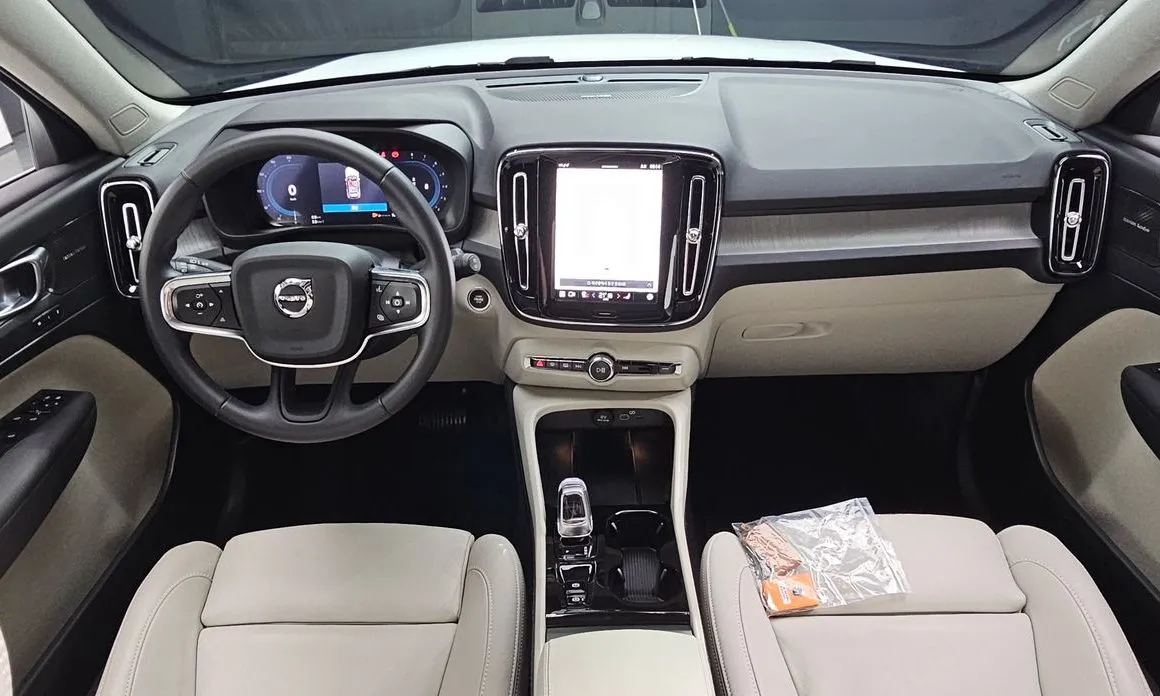 Volvo XC40 — фото 4