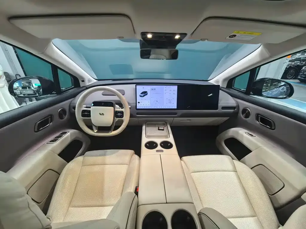 Li Auto i8 — фото 8